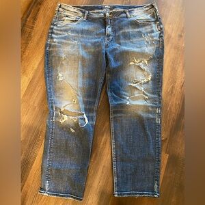 These are women’s “Sam’s” fit